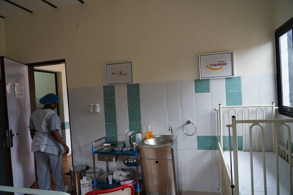 Interior de uno de los centros de salud al que destinaránlos medicamentos que adquieran la fundación. Foto: FUNDACIÓN AMIGOS DE MONKOLE.