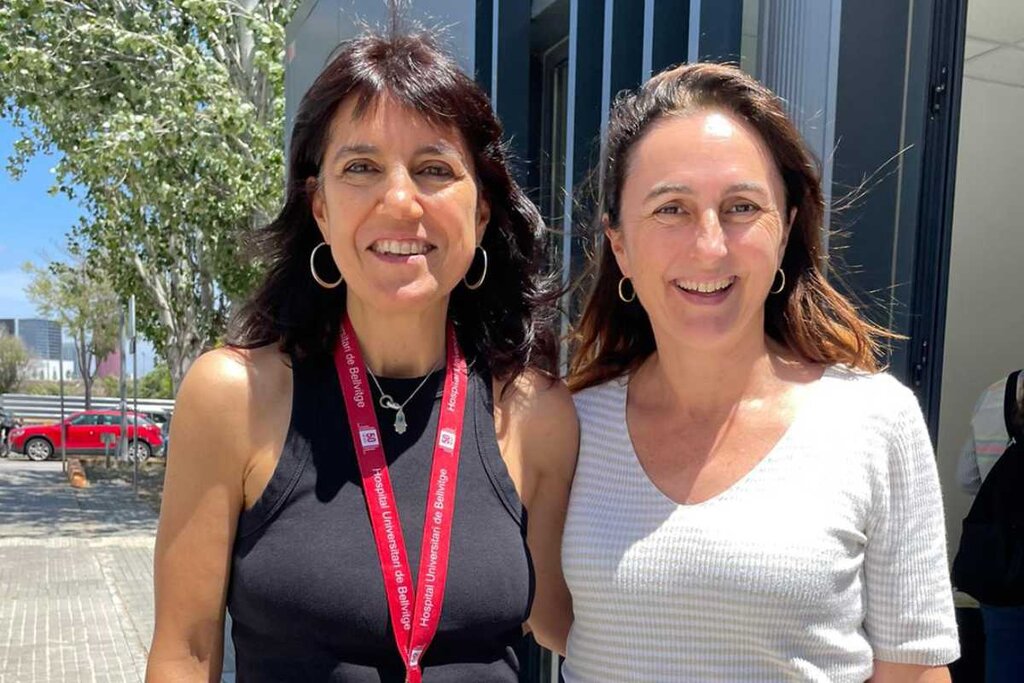 Anna GumÃ , jefe de la SecciÃ³n de Mama del Servicio de DiagnÃ³stico por la Imagen, y Amparo GarcÃa Tejedor, adjunta del Servicio de GinecologÃa. Foto: HOSPITAL DE BELLVITGE.