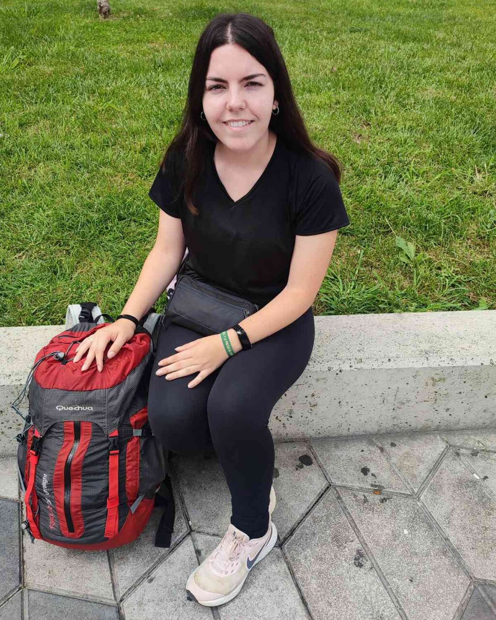 Nerea Zambrano Vaquero, farmacéutica de Sevilla, al finalizar las primeras etapas del Camino del Norte.
