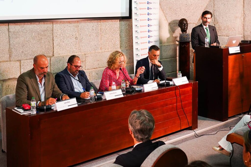 Iván Silva, Carlos Martn, Eva Rapado, José Luis Moreno y Borja Smith, durante la apertura de la jornada.