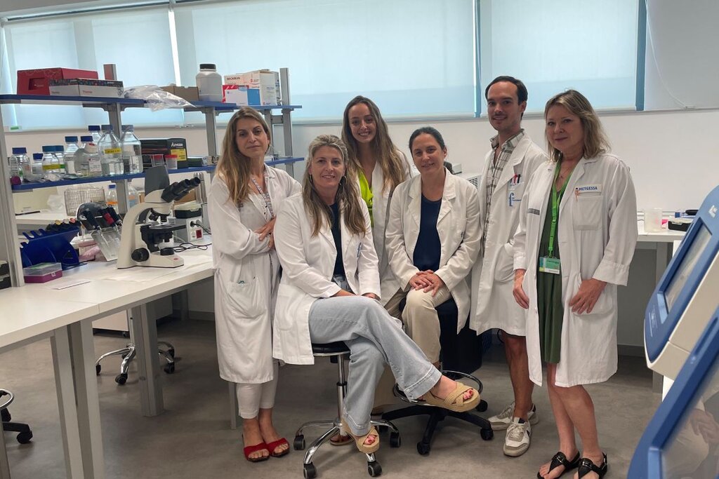 MÃ³nica Romeu, Irene CervellÃ³, MarÃa GÃ³mez, Amparo Faus, Adolfo RodrÃguez, Ana MonzÃ³, del grupo de investigaciÃ³n que ha participado en el trabajo. Foto: IIS LA FE.