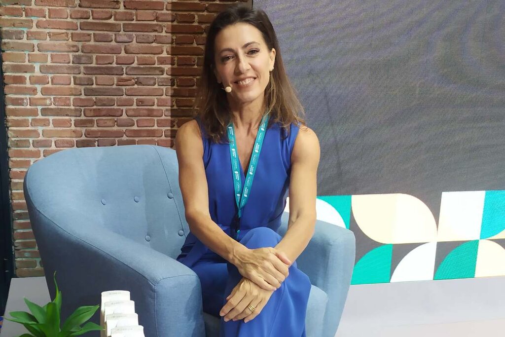 La periodista Ángeles Blanco González, presentadora de Informativos Telecinco, antes de su intervención en DermoCOFM. Foto: G.S.