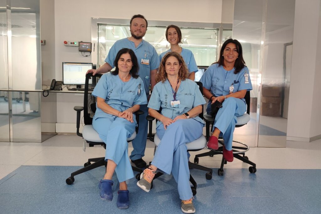Nieves Gonzalo, a la izquierda, con otros miembros del equipo de Cardiología Intervencionista del Hospital Clínico de Madrid. Foto: CLÍNICO MADRID. 