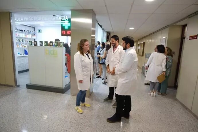 Aula de farmacia para las prácticas de los alumnos. Foto: UNIVERSIDAD DE SEVILLA.