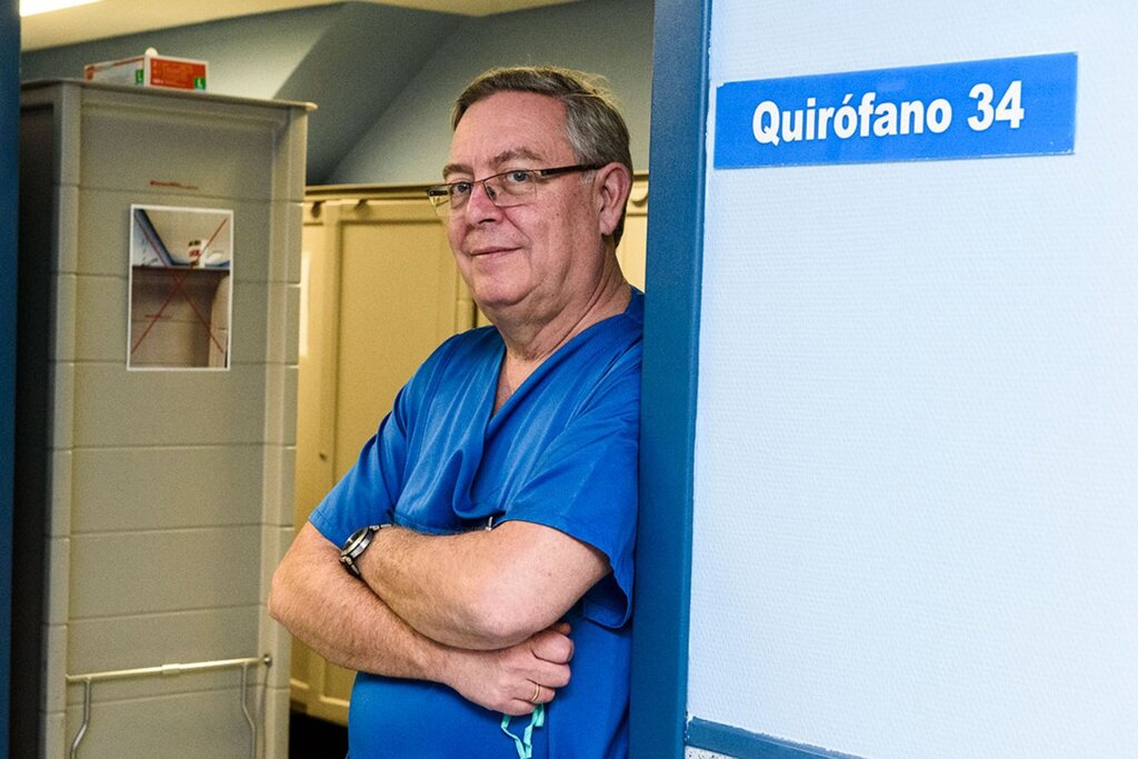 Jesús Moreno, jefe de Urología del Clínico, analiza los adelantos que se están produciendo en esta especialidad. Foto: LUIS CAMACHO. 
