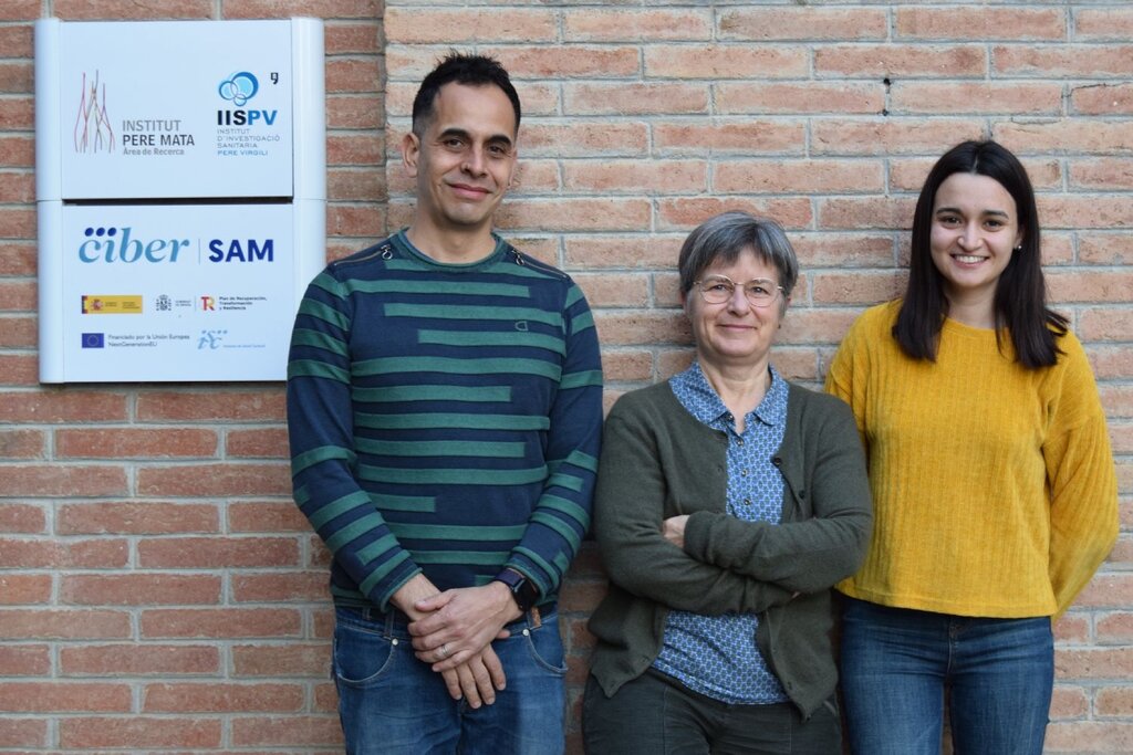 Esteban Sepúlveda, Elisabet Vilella y Selena Aranda, personal investigador del Ciber en el IISPV. Foto: CiberSAM. 