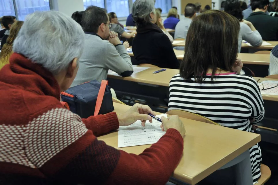 Momentos previos a la realización de los exámenes de una oposición de Medicina Familia y Comunitaria en el Servicio Andaluz de Salud (Foto: Juan Flores)