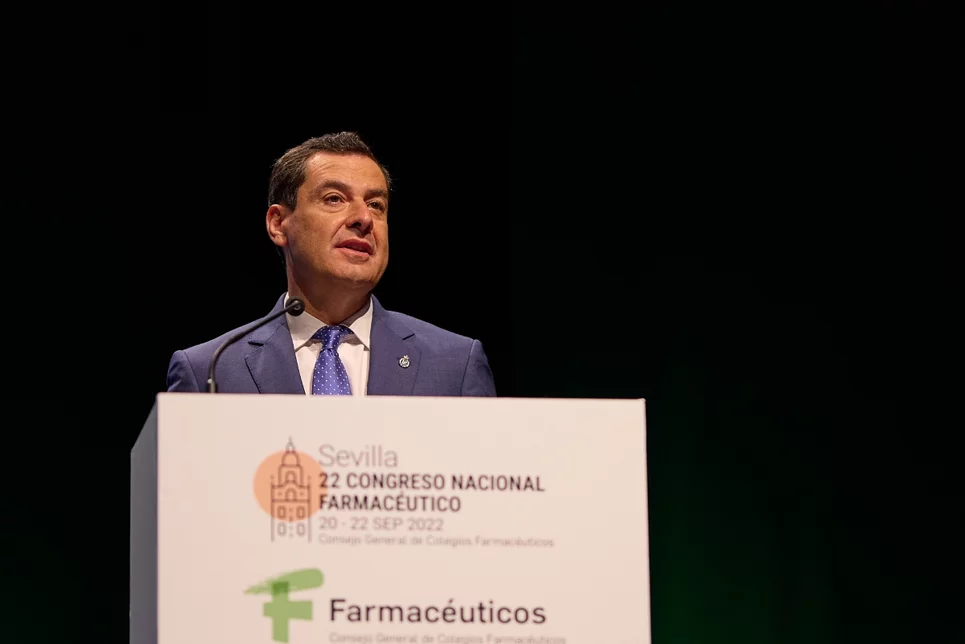 Juan Manuel Moreno Bonilla, presidente de la Junta de Andalucía, en la clausura del 22 Congreso Nacional Farmacéutico. Foto: Fran Santiago/ARABA PRESS.