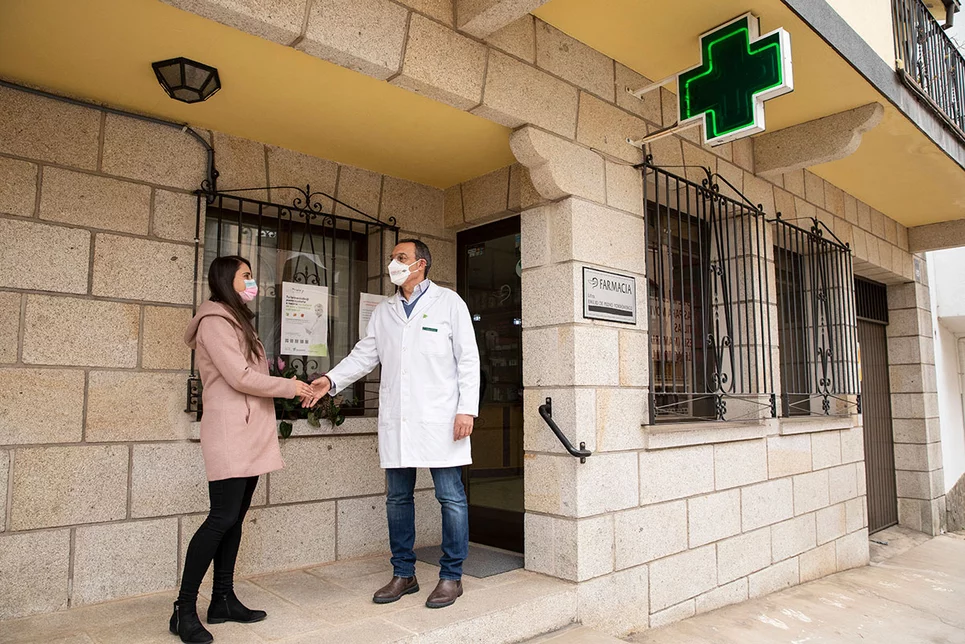 Farmacia Emilio de Pedro, en El Arenal, Avila. Foto: SERGIO GONZÁLEZ VALERO.