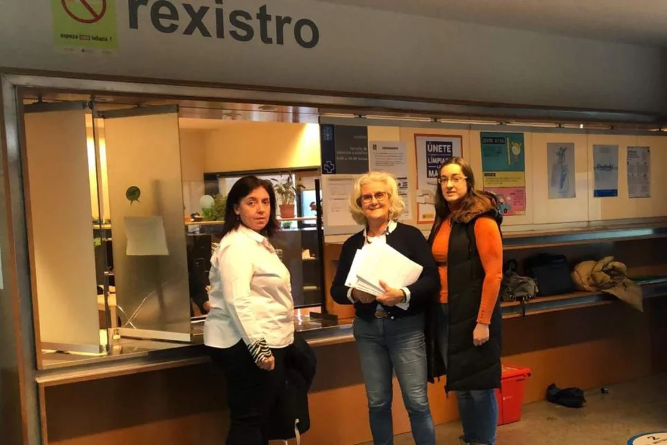 El Sindicato de Enfermería SATSE en Galicia ha entregado medio millar de firmas en el registro del Sergas. Foto: SATSE.