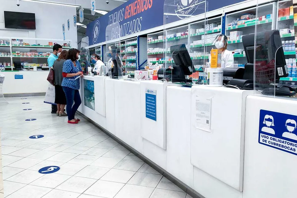 En las farmacias de países centroamericanos no siempre hay farmacéuticos atendiendo a los pacientes.