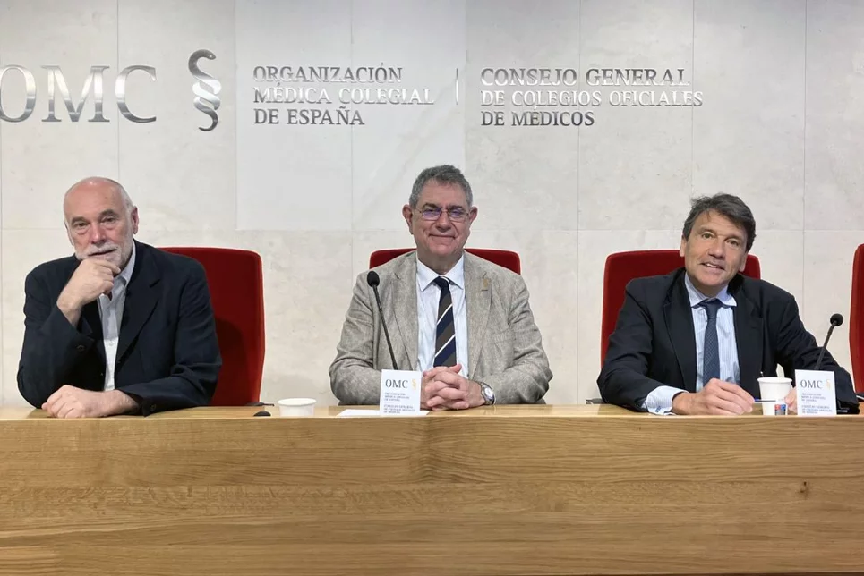 Los psiquiatras Víctor Martín, Manuel Martín y Celso Arango, durante la presentación del Libro Blanco ante la prensa. Foto: SEPSM