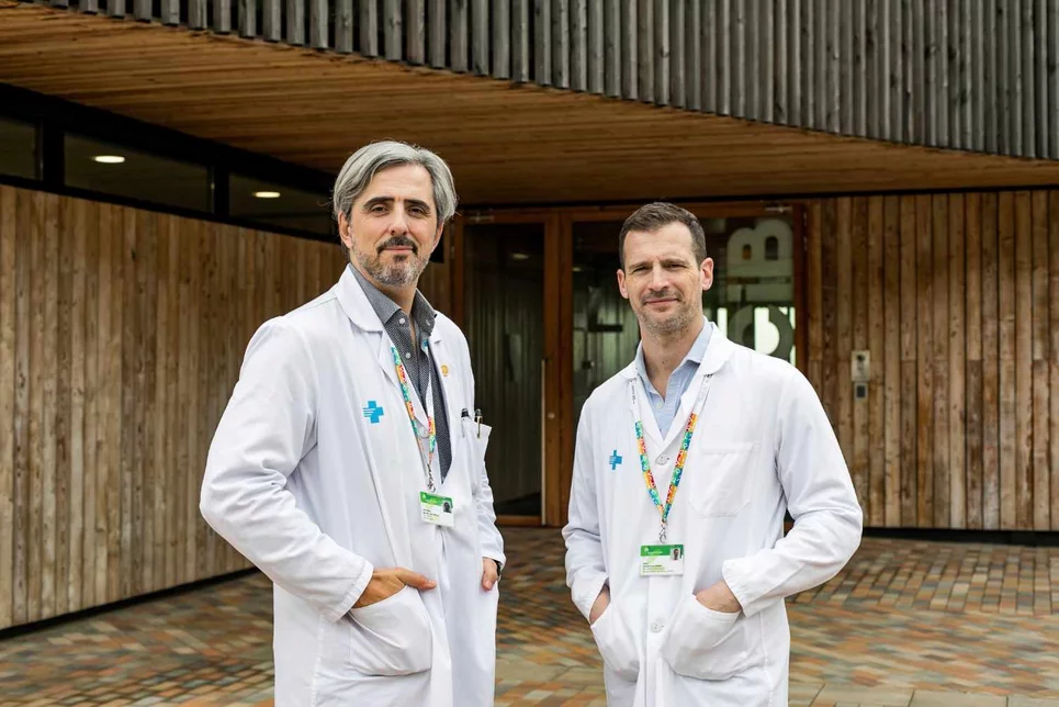 Los cirujanos José María Balibrea y Jordi Tarascó han presentado la plataforma mSurgery hoy en el MWC en Barcelona. Foto: SONIA TRONCOSO. 