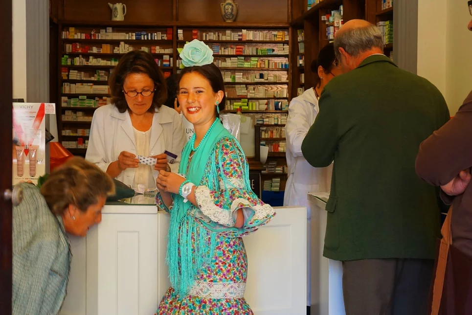Ceofa está en contra de que las farmacias devuelvan al Servicio Andaluz de Salud (SAS) el 5% de su facturación en medicamentos genéricos. Foto: SHUTTERSTOCK.