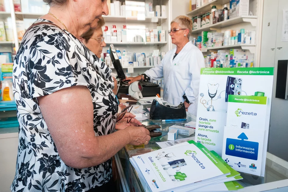 El Departamento de Salud del Gobierno vasco ha puesto en marcha un nuevo servicio a través del sistema de receta electrónica de Euskadi, e-rezeta, para reforzar la comunicación entre farmacias y centros de salud. Foto: PATXI CORRAL/ EL MUNDO.