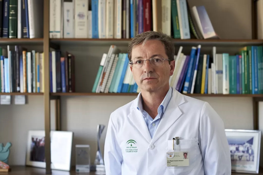 José Miguel Cisneros, jefe de Infecciosas y Microbiologa del Hospital Virgen del Roco.