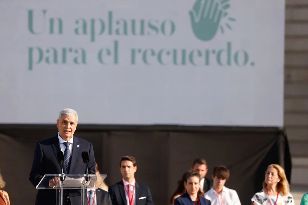 El jefe de Biotecnología y Productos de la Agencia Española del Medicamento y Productos Sanitarios (Aemps), Agustín Portela, en el homenaje de Estado a las víctimas de la pandemia. Foto: EFE.