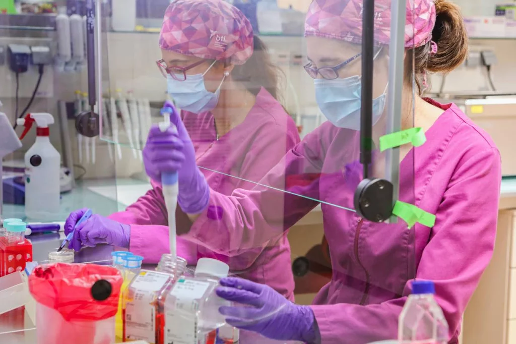 Personal de laboratorio de BTI Biotechnology Institute, biotech a la cabeza en producción cientfica en 2021.