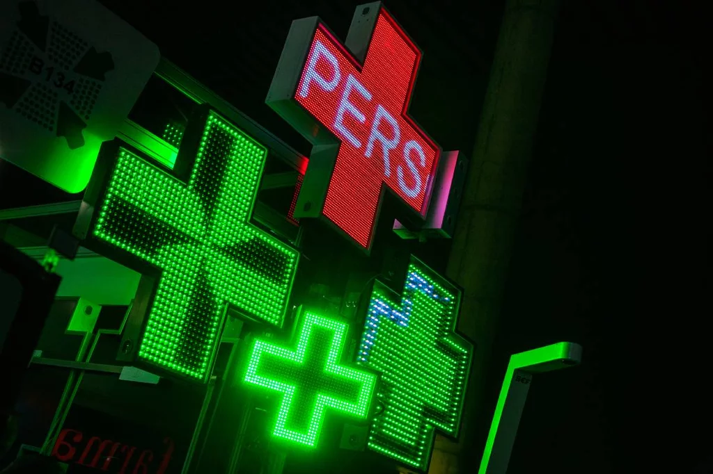 Una de las formas habituales de traspaso de farmacias es la de comunidades de bienes entre familiares farmacéuticos. Foto: JAUME COSIALLS.