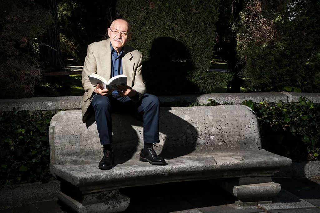 El pediatra Juan Casado publica 'Recuerdos y confesiones de cincuenta años de pediatra'. Foto: LUIS CAMACHO.