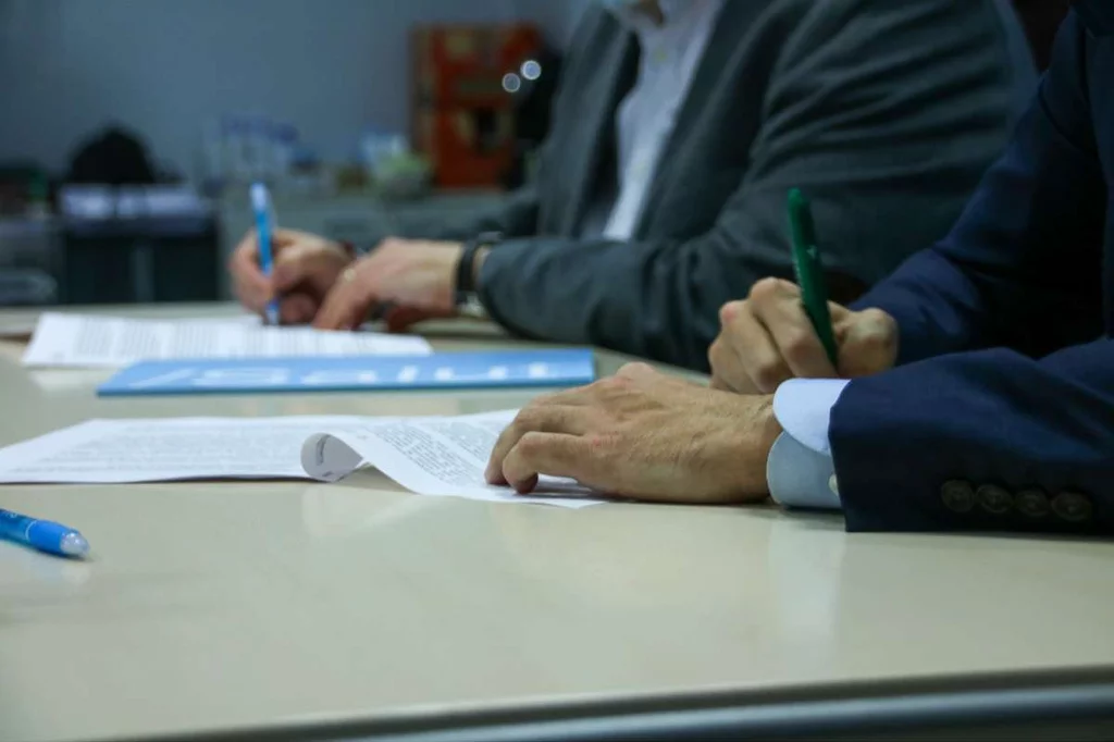 El Departamento de Salud de Cataluña y el Consejo de Colegios Farmacéuticos de Cataluña han firmado un convenio de colaboración para digitalizar las farmacias. Foto: CONSEJO CATALÁN DE COF.