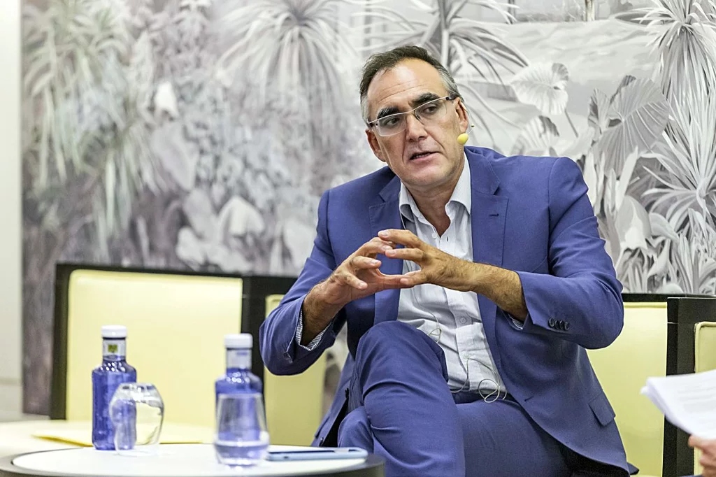 Raúl Pesquera, consejero de Sanidad de Cantabria. Foto: ROBERTO RUIZ