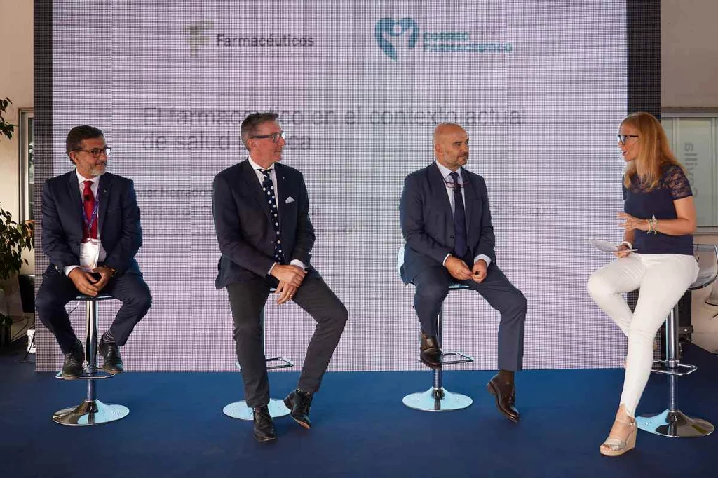 Claudio Buenestado, vocal Nacional de Titulares del Consejo General de COF; Toni Veciana: Presidente del COF de Tarragona; y Javier Herradón: Presidente del Consejo Profesional de Colegios de Castilla y León y del COF de León. FRAN SANTIAGO/ARABA PRESSFoto: 