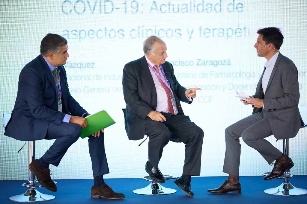 Jorge Vázquez, Vocal Nacional de Industria del Consejo General de COF, y Francisco Zaragozá, Catedrático de Farmacologa y Vocal Nacional de Investigación y Docencia del Consejo General de COF. Foto: FRAN SANTIAGO/ARABA PRESS