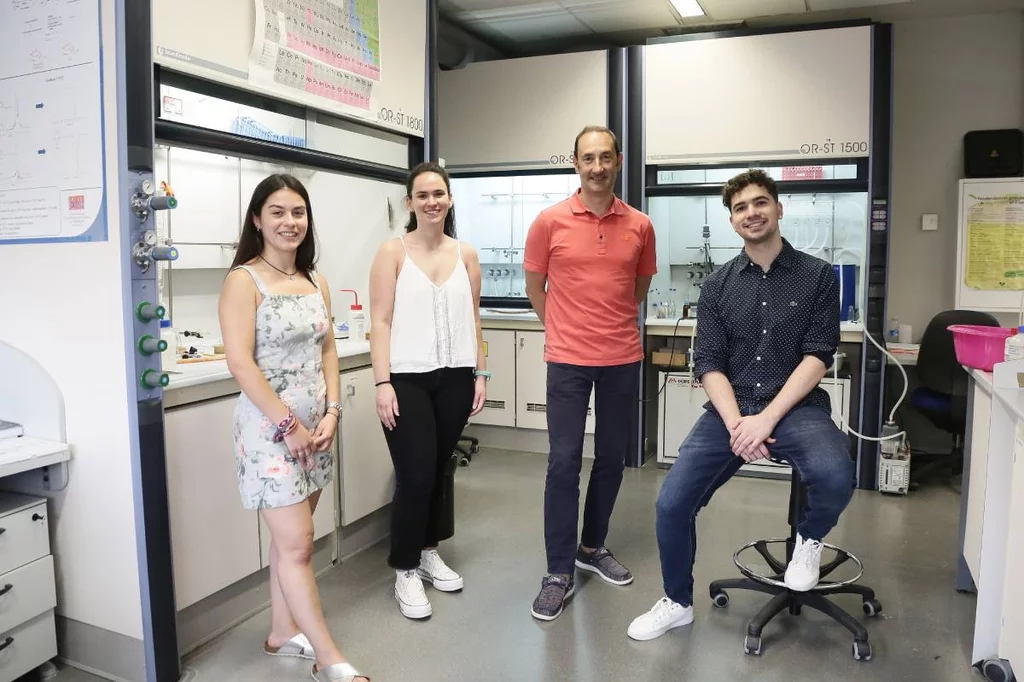 Carlota Girón Elola, Paula Ustarroz Alzuarte, Enrique Gómez Bengoa y Daniel Alonso Díez. Foto: UPV/EHU.