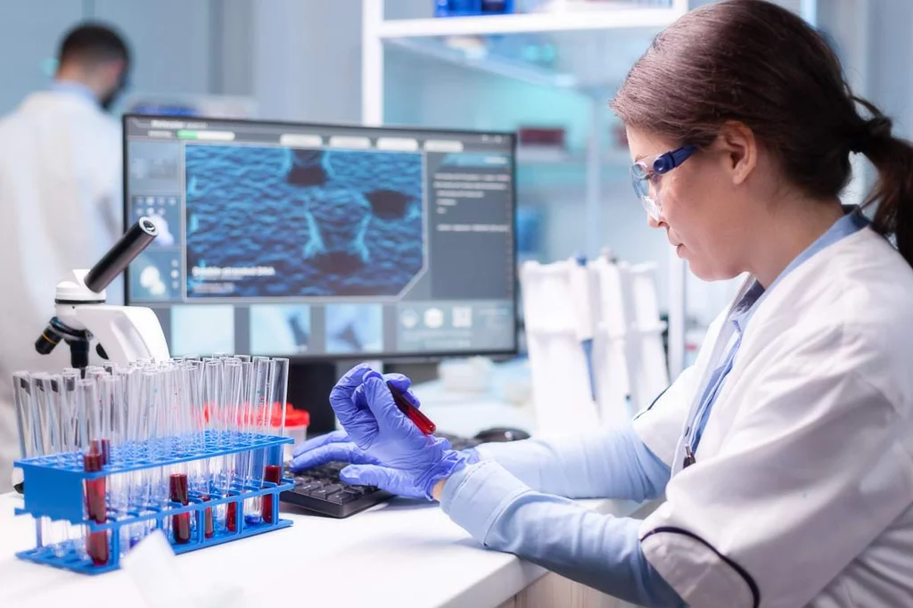 Este tratamiento experimental que se dirige especficamente a la mutación genética que causa el angioedema hereditario.