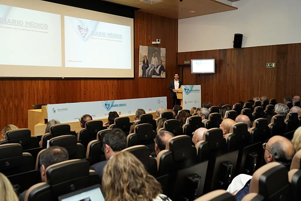 El auditorio donde se celebró el Encuentro con la sanidad de Extremadura, Centro de Cirugía de Mínima Invasión Jesús Usón de Cáceres. Vídeo: EL EMBALSE. Fotos: ARABA PRESS.