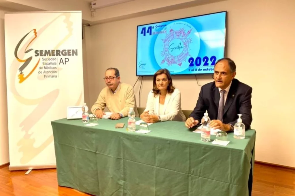 Francisco Atienza, presidente del comité científico del 44º congreso de Semergen; Rosa Sánchez, presidenta del comité organizador y José Polo, presidente de Semergen. Foto: SEMERGEN