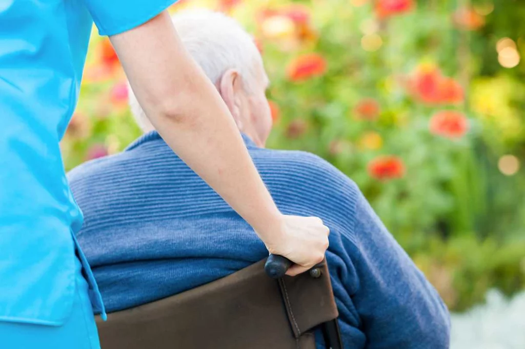 La discriminación por razón de edad es un fenómeno más presente de lo que parece en la sanidad.