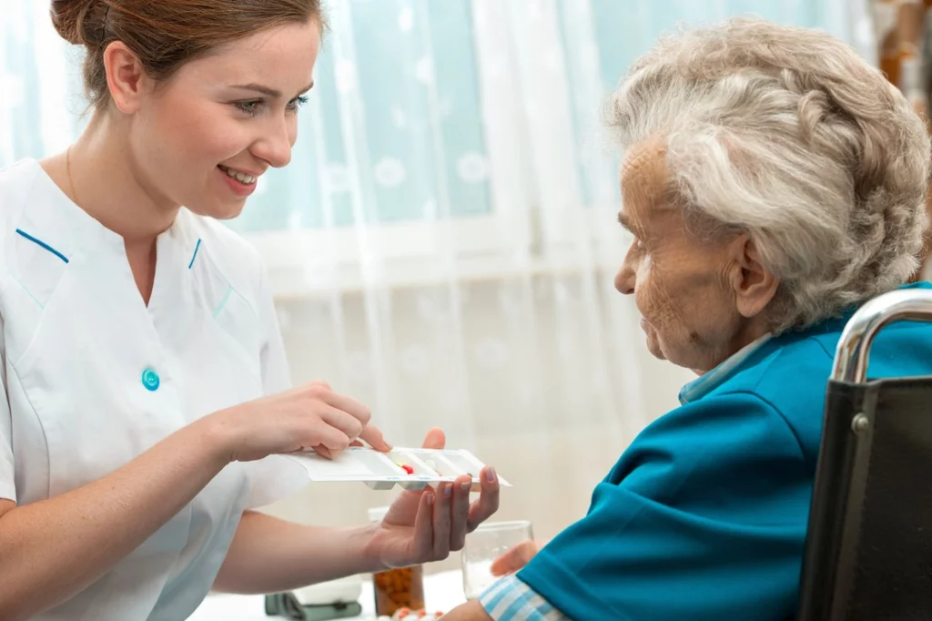 La teleasistencia avanzada cubre las necesidades de los dependientes y retrasa su entrada en residencias y centros de día. Foto: DM. 