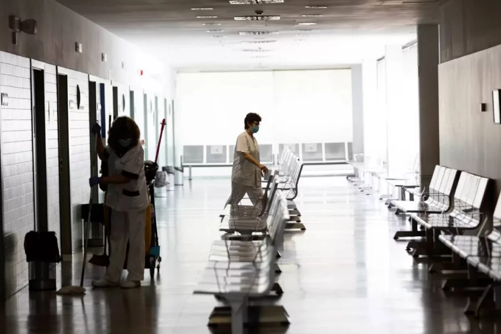 Sanidad y sindicatos negociarán el nuevo modelo de las Urgencias de atención primaria. En la foto, Un centro de salud de Madrid, durante la pandemia. Foto: ALBERTO DI LOLLI
