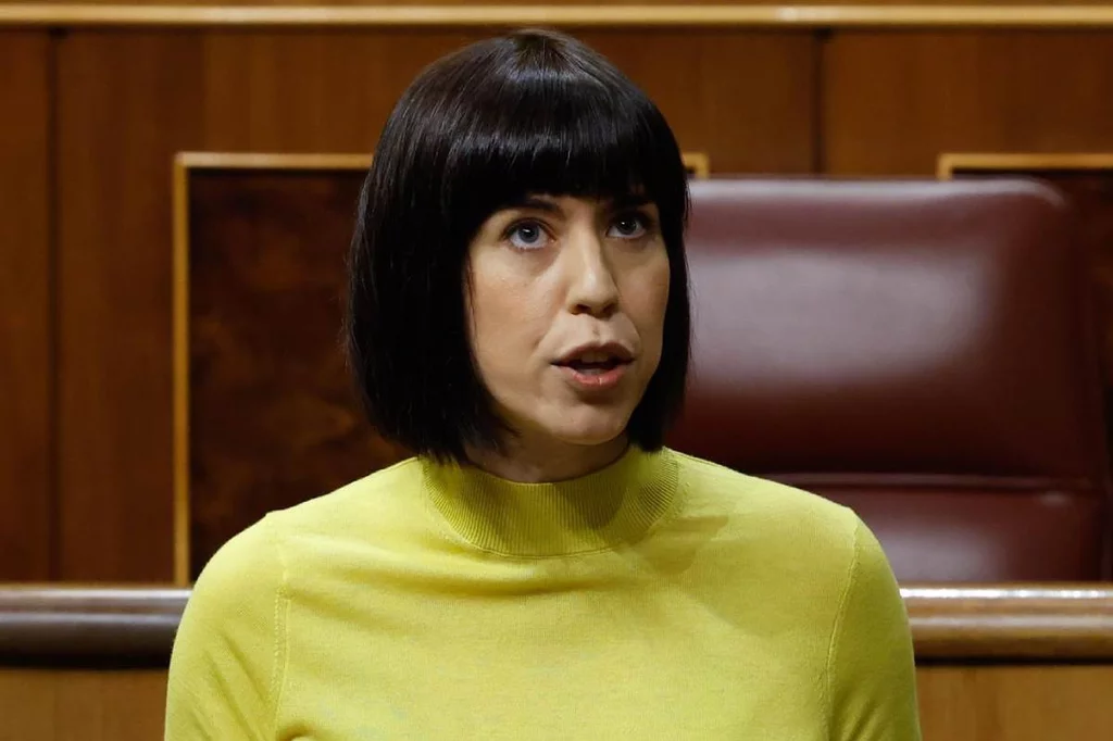 La ministra de Ciencia, Diana Morant durante el pleno celebrado en el Congreso de los Diputados. Foto: EFE/J.J.GUILLÉN