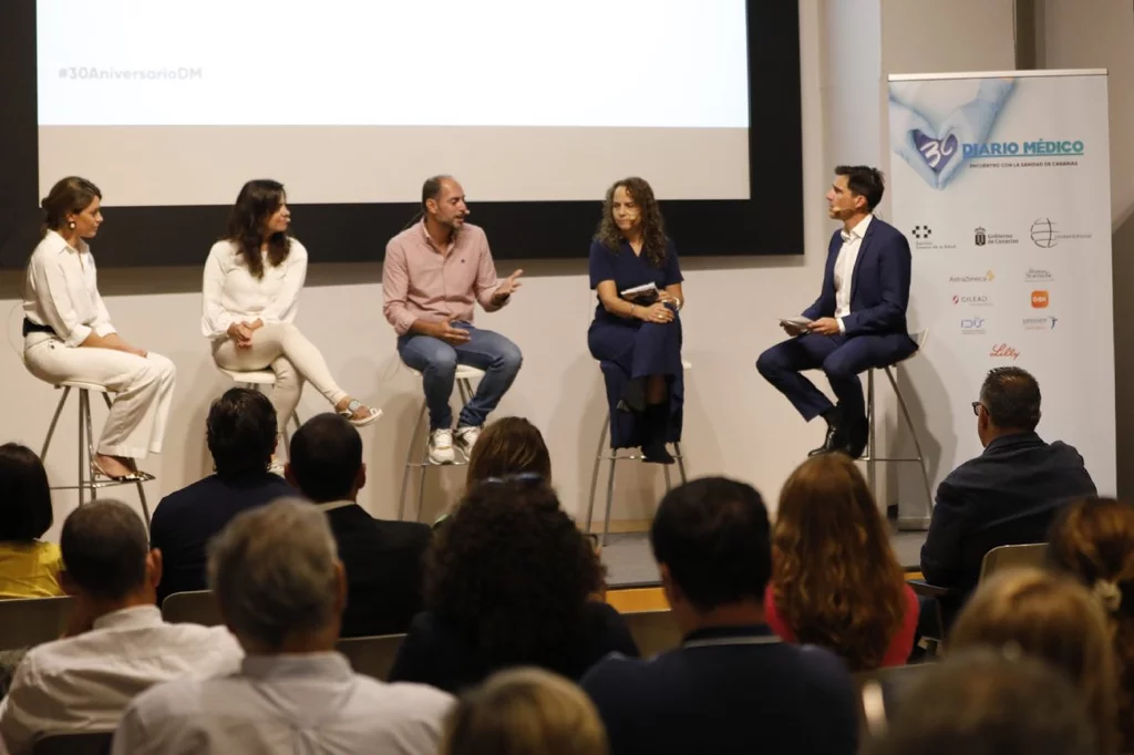 'Encuentro con la Sanidad de Canarias', celebrado este martes en Las Palmas. Foto: CARLOS DÍAZ-RECIO/ARABA PRESS