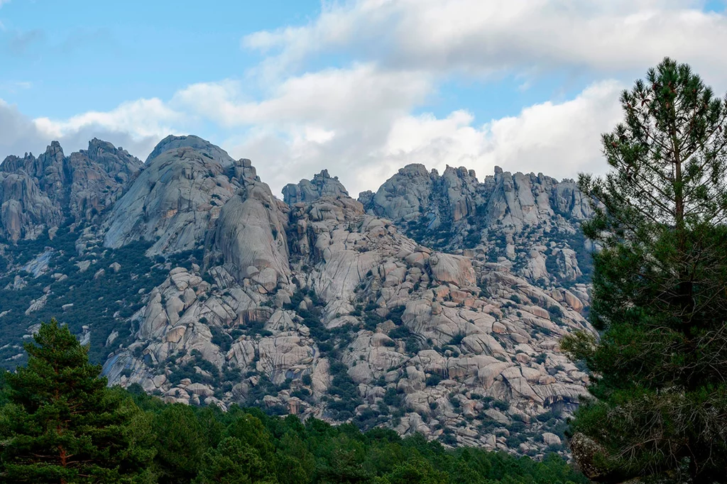 Los subsuelos graníticos son los que más radón generan porque sus rocas son ricas en uranio.