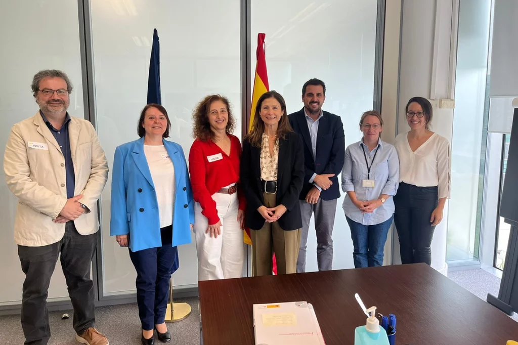 Representantes de Sefac, SEMG y Semergen, reunidos con Mª Jesús Lamas, directora de la Aemps, y Antonio López, jefe de la Unidad de apoyo a la Dirección de la Agencia. Foto: SEMERGEN.