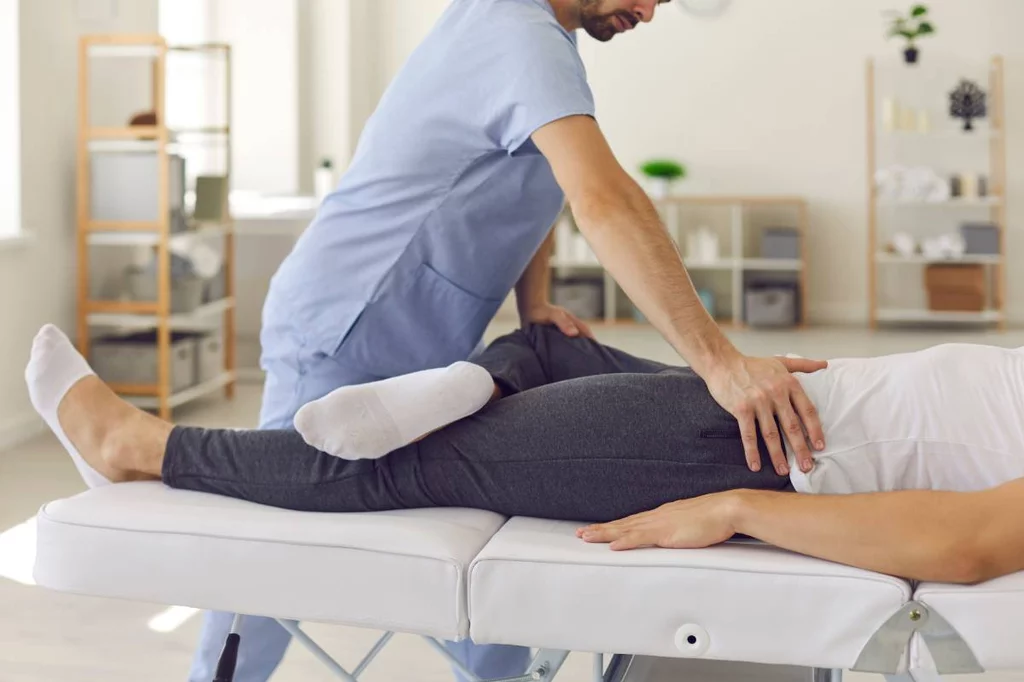 El autor defiende que la Osteopatía es una competencia más que forma parte de las funciones de los fisioterapeutas. Foto: SHUTTERSTOCK