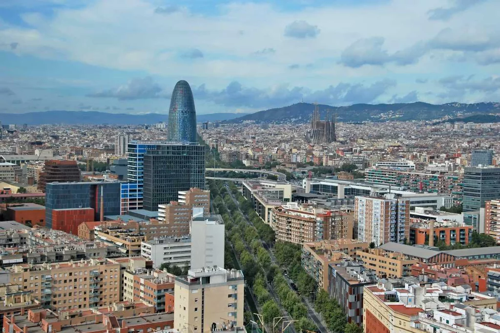 Barcelona acumula masa crÃtica en salud pÃºblica, recuerdan los expertos a Gobierno y Generalitat.