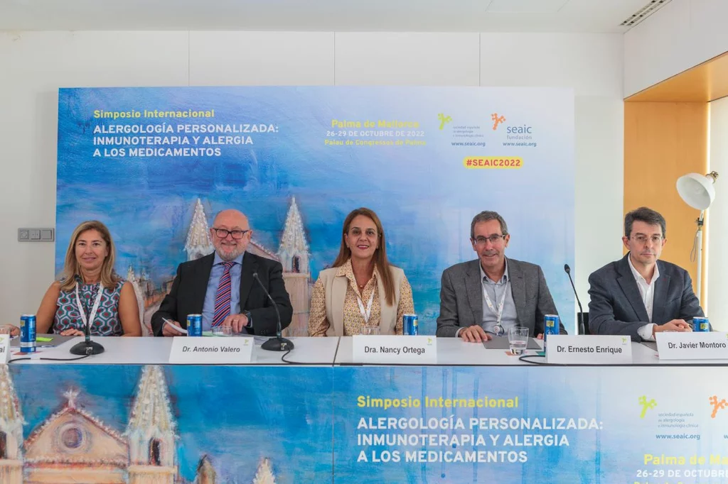 María José Pascual, Antonio Valero, Nancy Ortega, Ernesto Enrique y Javier Montoro, durante la rueda de prensa inaugural del simposio. Foto: SEAIC