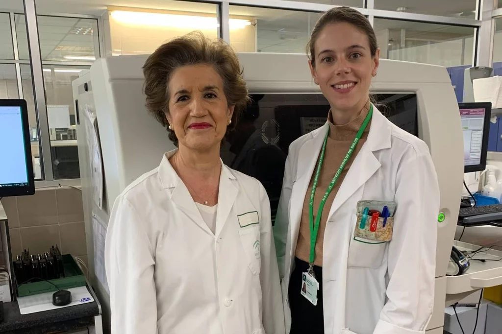 María Ángeles Correa Alonso y Lourdes Domínguez Acosta, del Hospital Universitario de Jerez. Foto: SAS.