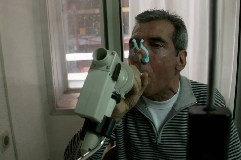 Imagen de la pelcula 'Voces al aire', en la que varios pacientes con EPOC narran en primera persona su da a da con la enfermedad.