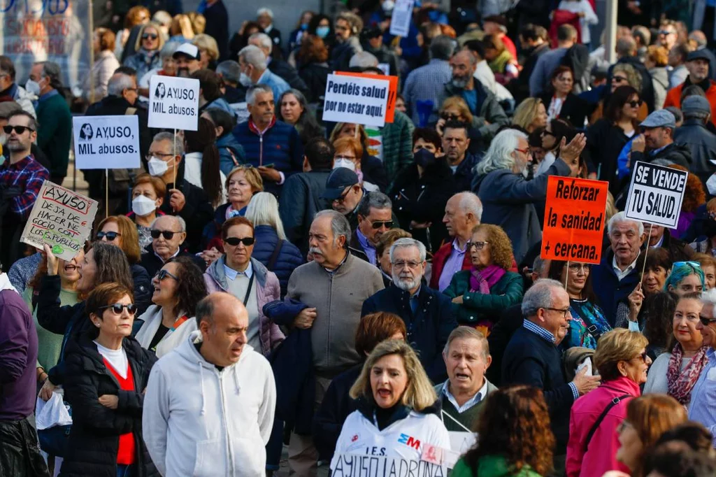 Una instantánea de la protesta, ya en la Plaza de Cibeles. Foto: SERGIO ENRÍQUEZ-NISTAL