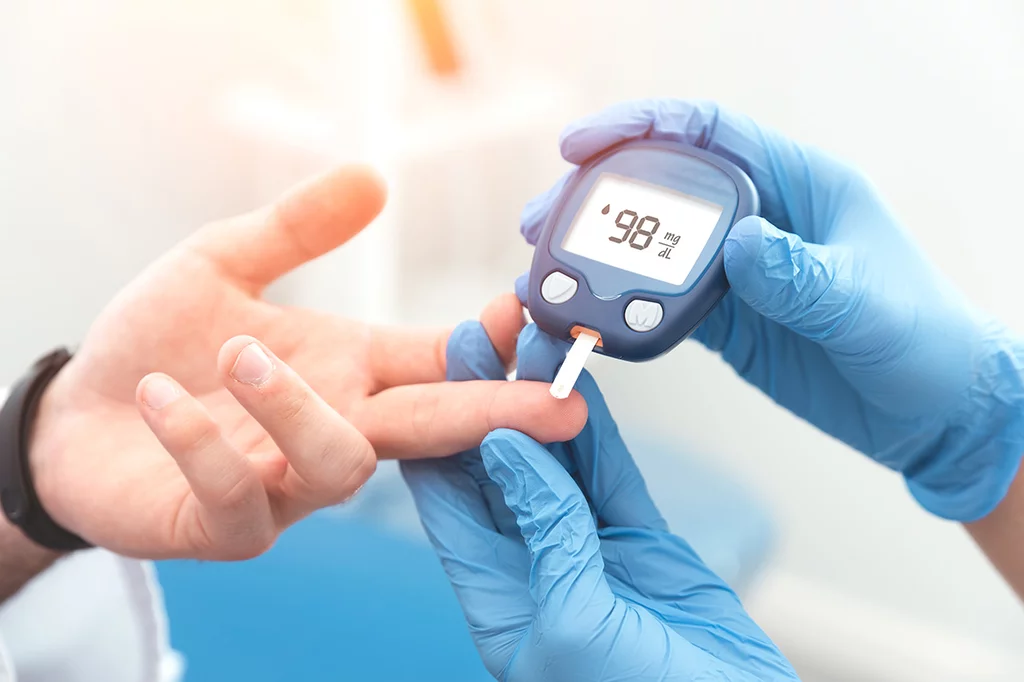 (Con)viviendo con la diabetes a base de autocuidado, adherencia y una vida saludable