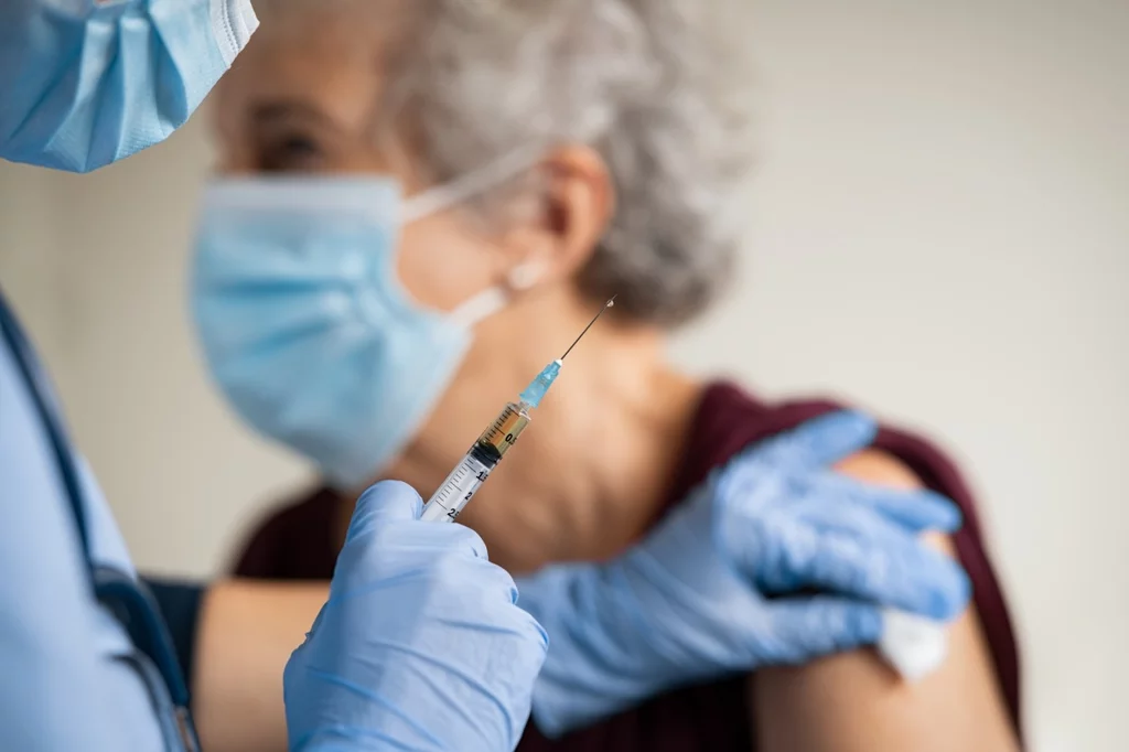 El nuevo calendario de vacunaciÃ³n para toda la vida aprobado por el Ministerio de Sanidad proporciona mÃ¡s autonomÃa a las enfermeras en EspaÃ±a a la hora de vacunar.