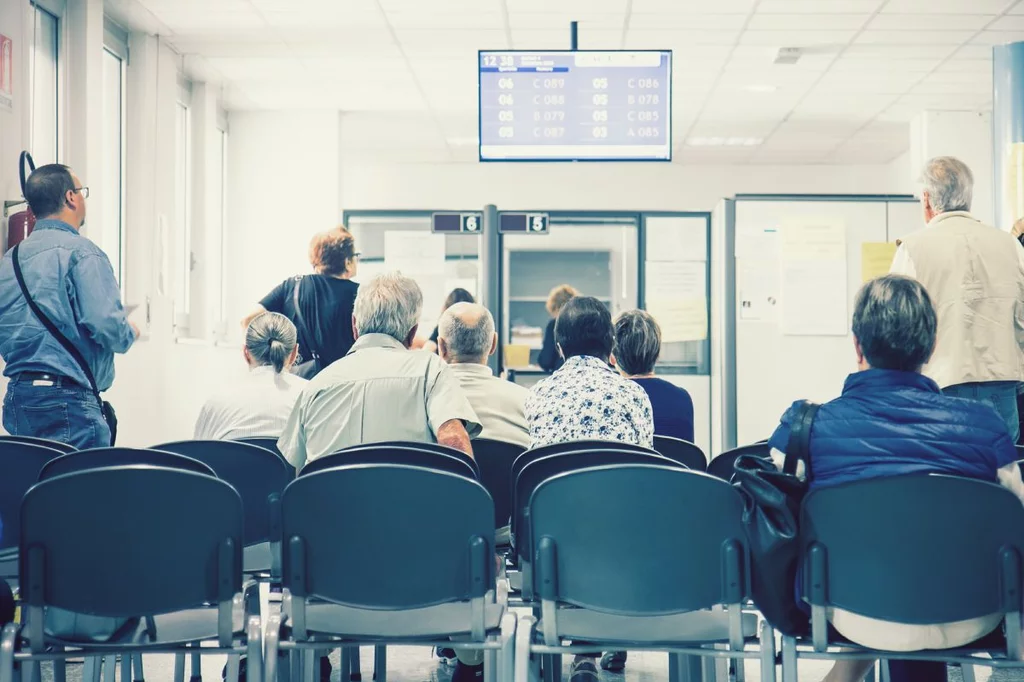 Las urgencias hospitalarias fueron el servicio de la sanidad pública más usado por algo más de la mitad de los españoles (51,7%) en el último año, seguidas de las de atención primaria (42,9%).