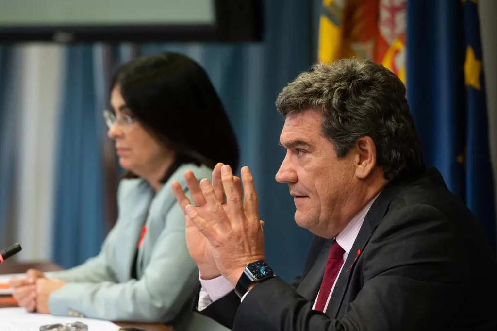 Los ministros de Sanidad y Seguridad Social, Carolina Darias y José Luis Escrivá, durante la presentación conjunta de la medida de jubilación activa. Foto: MINISTERIO DE SANIDAD.