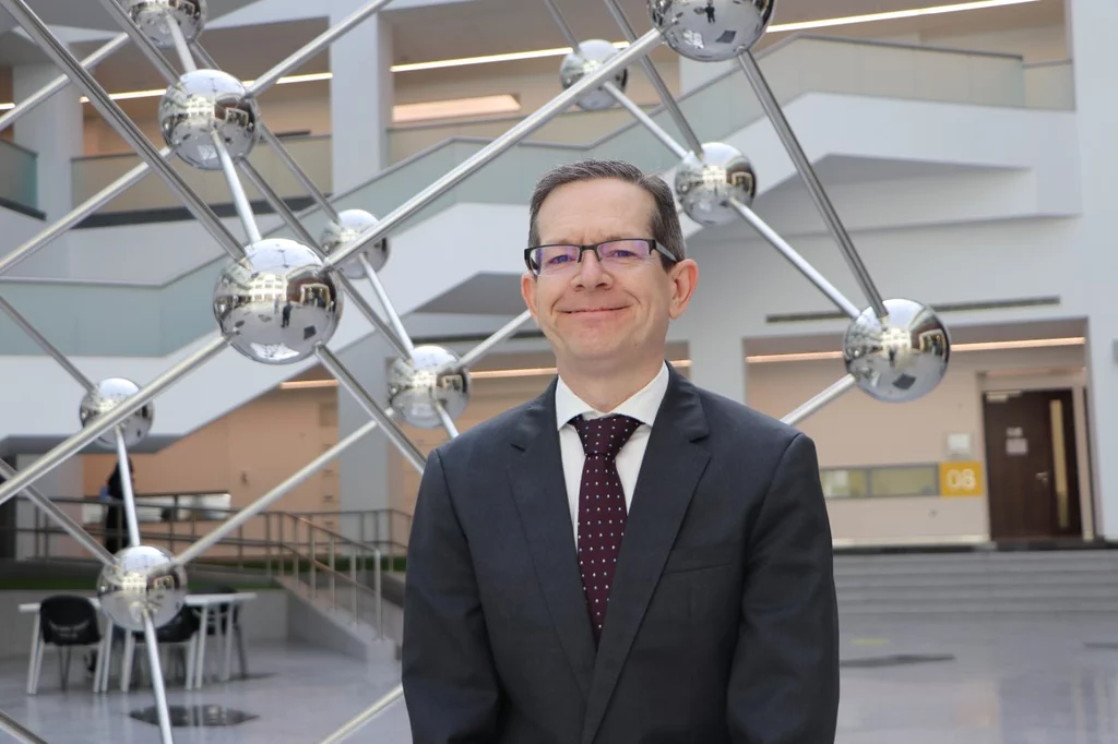 Derek Stewart, presidente de la Sociedad Europea de Farmacia Clnica.